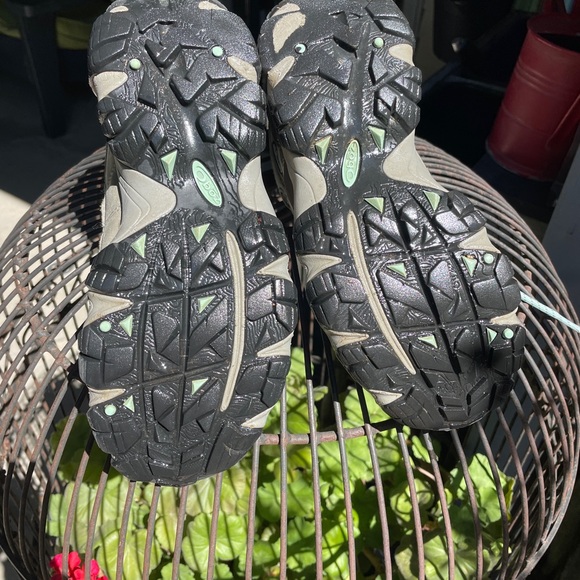 Women’s OBOZ Hiking Shoe 7.5 - Picture 4 of 8
